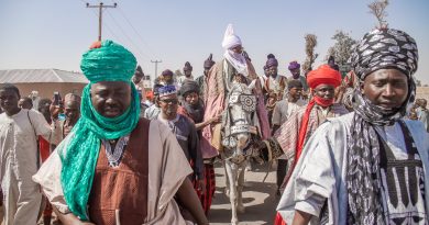 Hombres de celebración cultural en Zaria, Nigeria